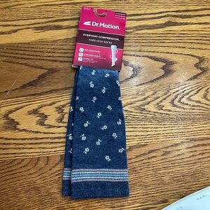 Dr Motion everyday compression knee high socks size 9-11
